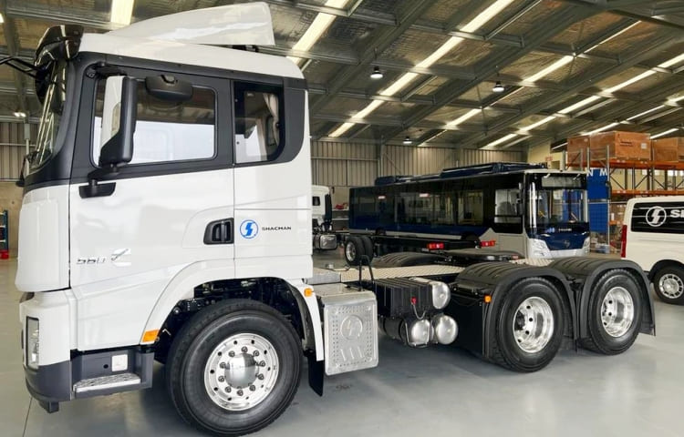 Shacman M3000 Trailer Head | Truck Shacman for Sale in Burundi